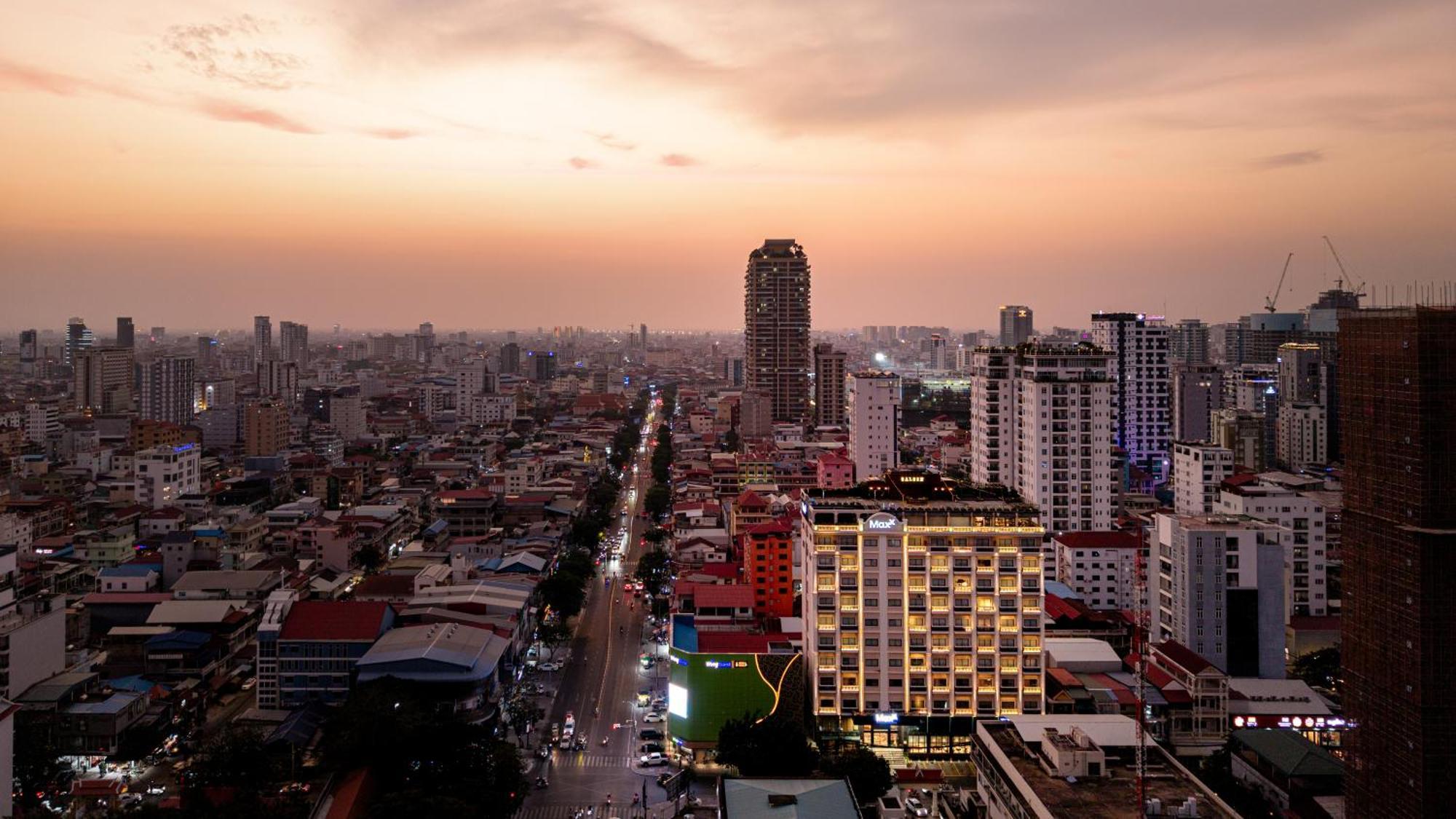 Hotel Maxx Phnom Penh Downtown By H World Exterior foto